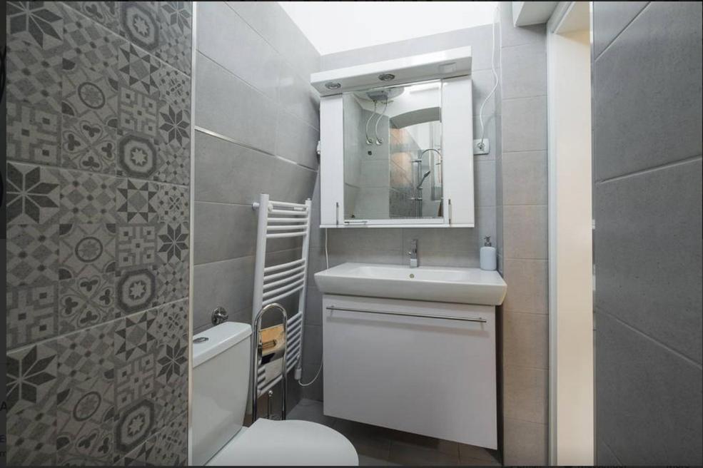 Central Charm Modern 2Br Apt-Free Parking Near ベオグラード エクステリア 写真